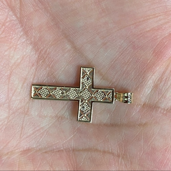 14K Gold Jesus Crucifix Cross Religious Pendant - Picture 2 of 10